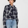 27007667 BLUSA NMERIK LS BOW OVERSIZESHIRT NIGHT SKY WITHE 2 2