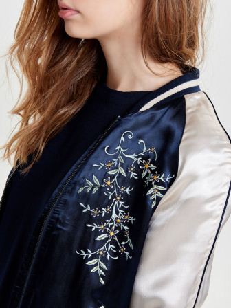 15130094 ONLSOUVENIR FLOWER EMB BOMBER OTW NIGHT SKYW PINK (2)